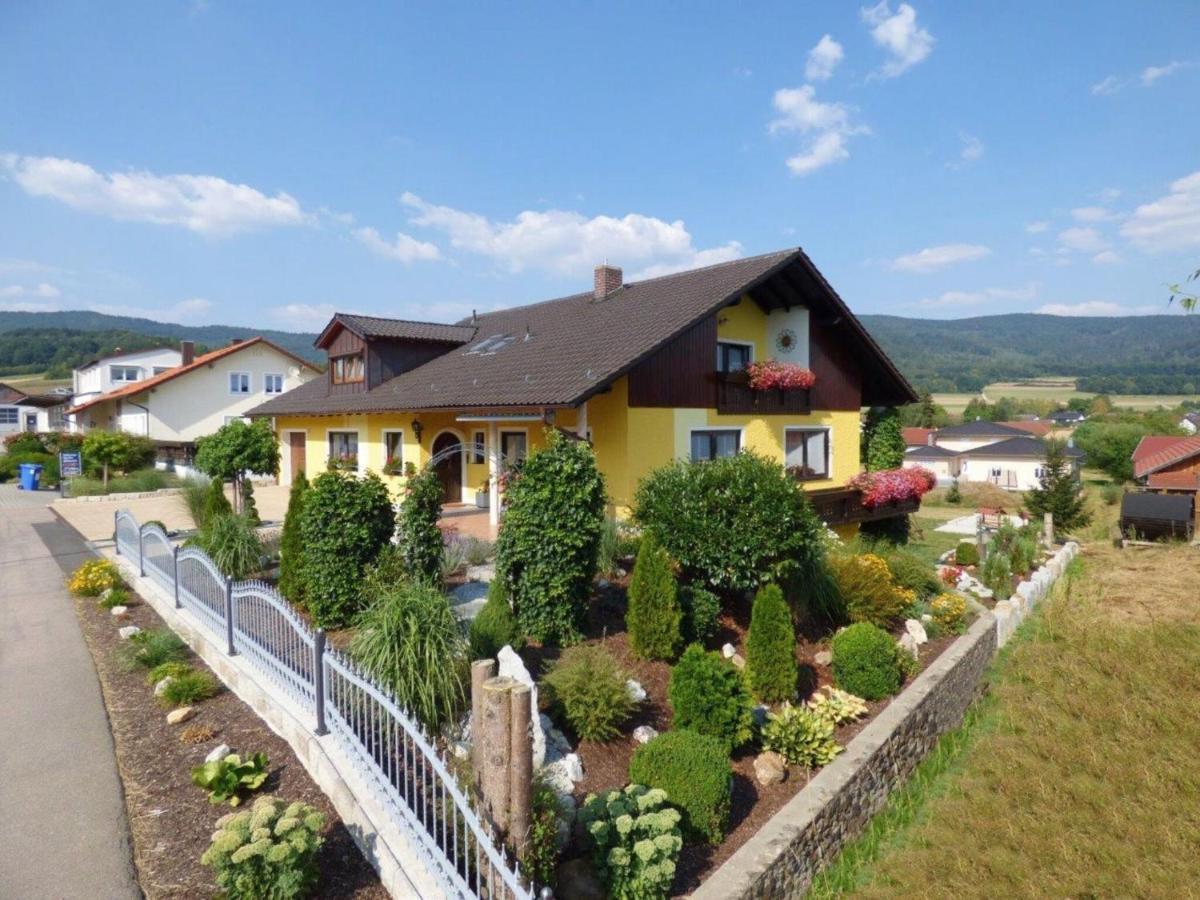 Scenic Apartment With Balcony Garden Deckchairs Barbecue Gleißenberg エクステリア 写真