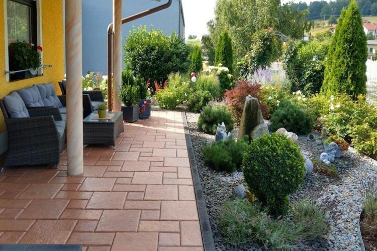 Scenic Apartment With Balcony Garden Deckchairs Barbecue Gleißenberg エクステリア 写真